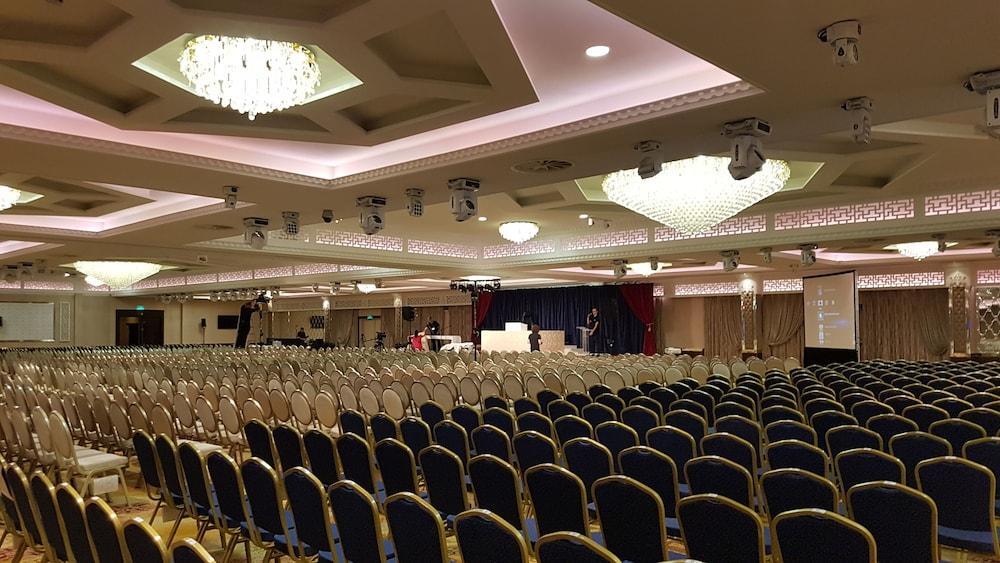 Grand Sapphire Hotel & Banqueting Croydon kerület Kültér fotó